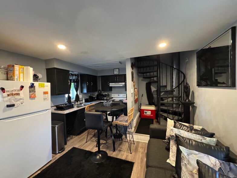 More Photos Of 804 W 7th St, Davenport Apartments For Sale