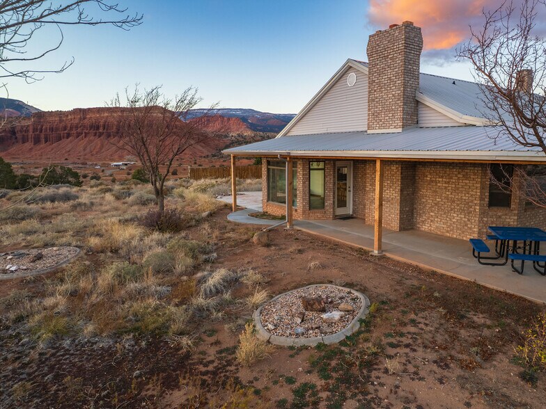 More Photos Of 397 N Wendy St, Torrey Specialty For Sale