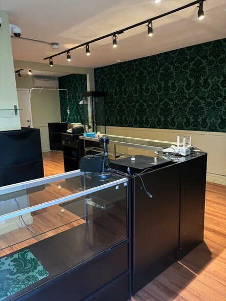 More Photos Of 15350 NE Sandy Blvd, Portland Office Residential For Sale