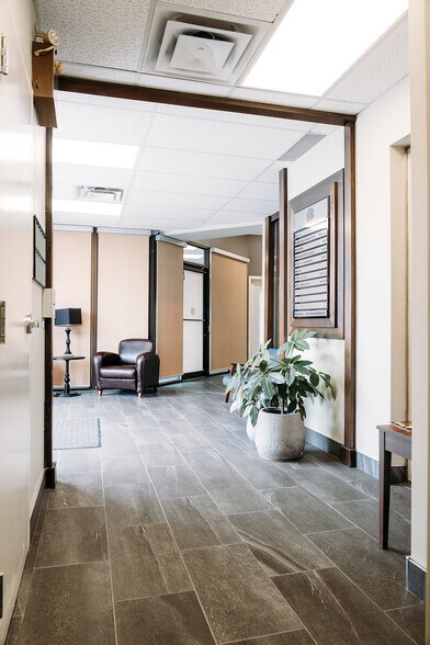 More Photos Of 378-380 Talbot St, St Thomas Office For Lease