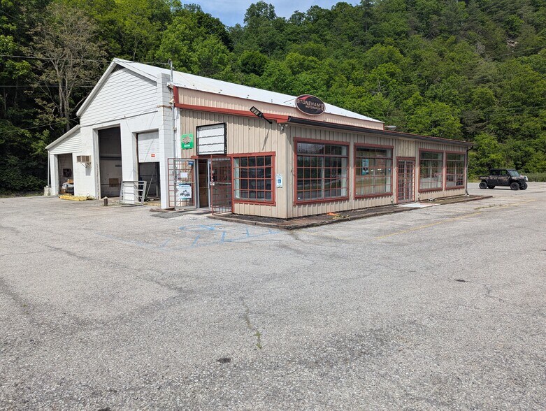 Primary Photo Of 14367 Lincoln Hwy, Everett General Retail For Sale