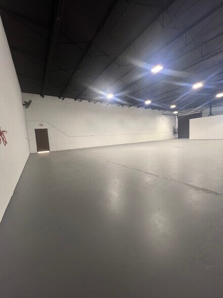 More Photos Of 920 W 19th St, Hialeah Warehouse For Sale