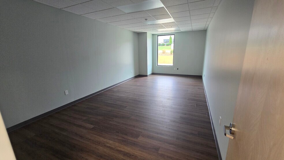 More Photos Of 168 Thunder Rd, Mooresville Light Manufacturing For Lease