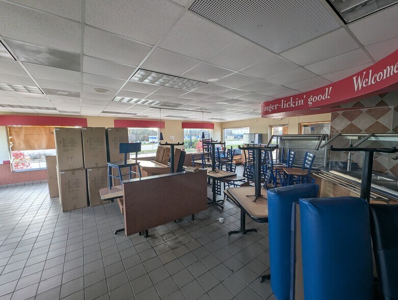 More Photos Of 3485 Court St, Pekin Fast Food For Sale