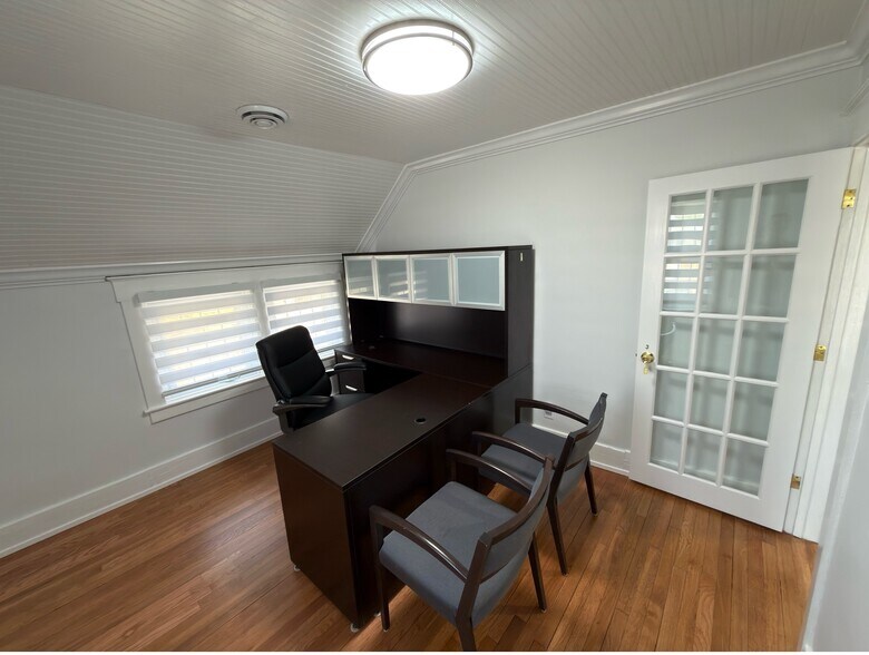 More Photos Of 2520 Rochester Rd, Royal Oak Office For Lease