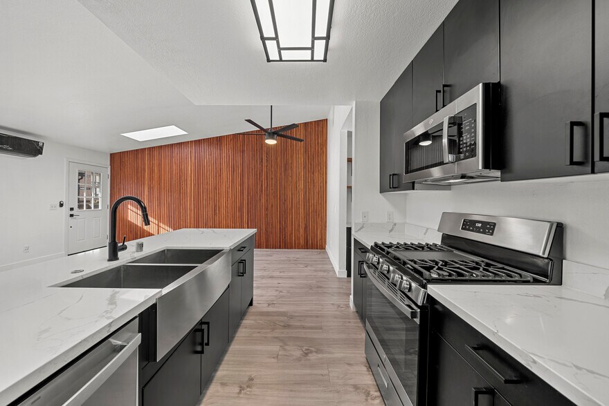 More Photos Of 1152 Pacific Beach Dr, San Diego Apartments For Sale