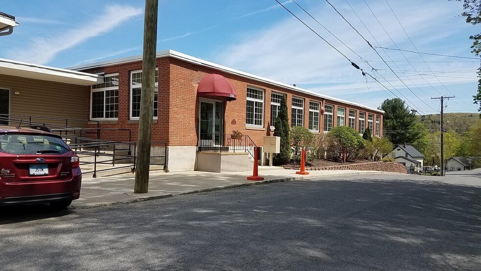 More Photos Of 10 Marine St, Thomaston Medical For Lease