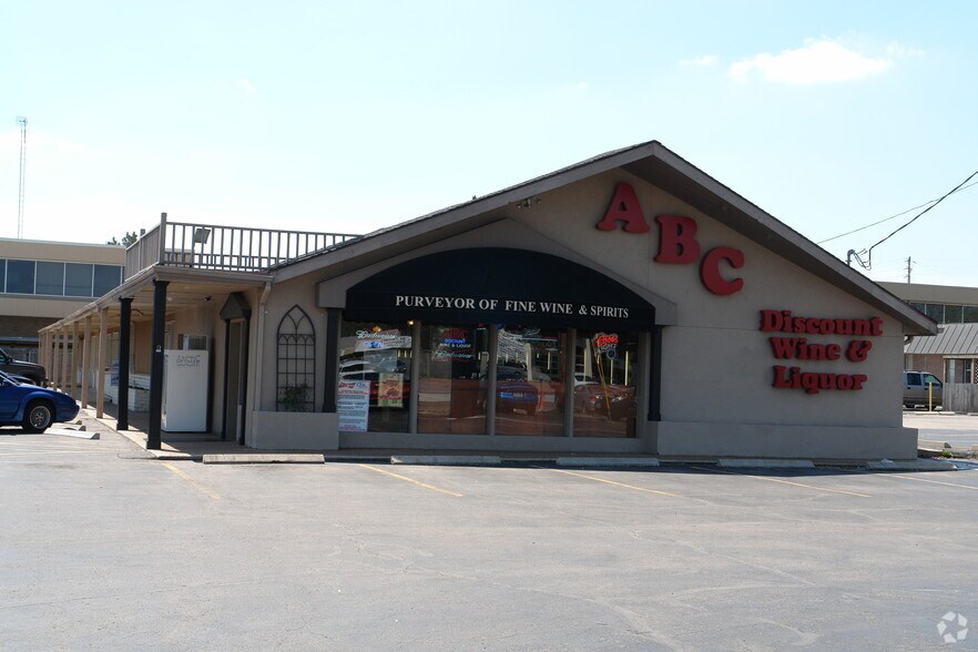 More Photos Of 6425 E Central Ave, Wichita Unknown For Lease