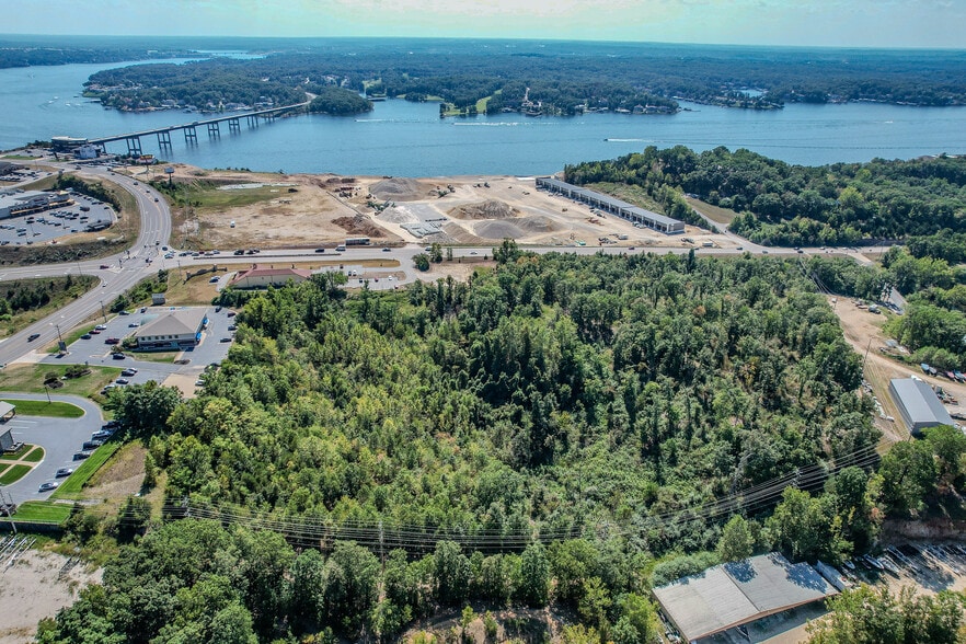 More Photos Of 109 Horseshoe Bend Pky, Lake Ozark Office For Sale