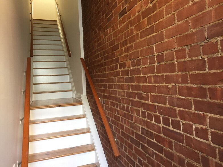 More Photos Of 228-234 Mill St, Greenwich Restaurant For Lease