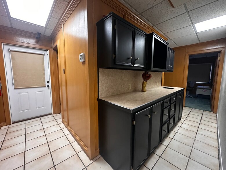 More Photos Of 2702 Shepherd St, Abilene Office For Sale