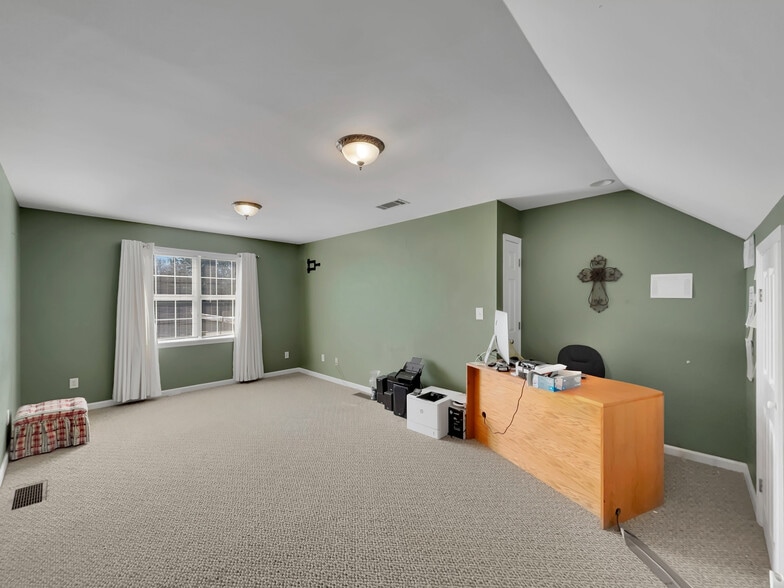 More Photos Of 9 Callaway Dr, Crawford Restaurant For Sale