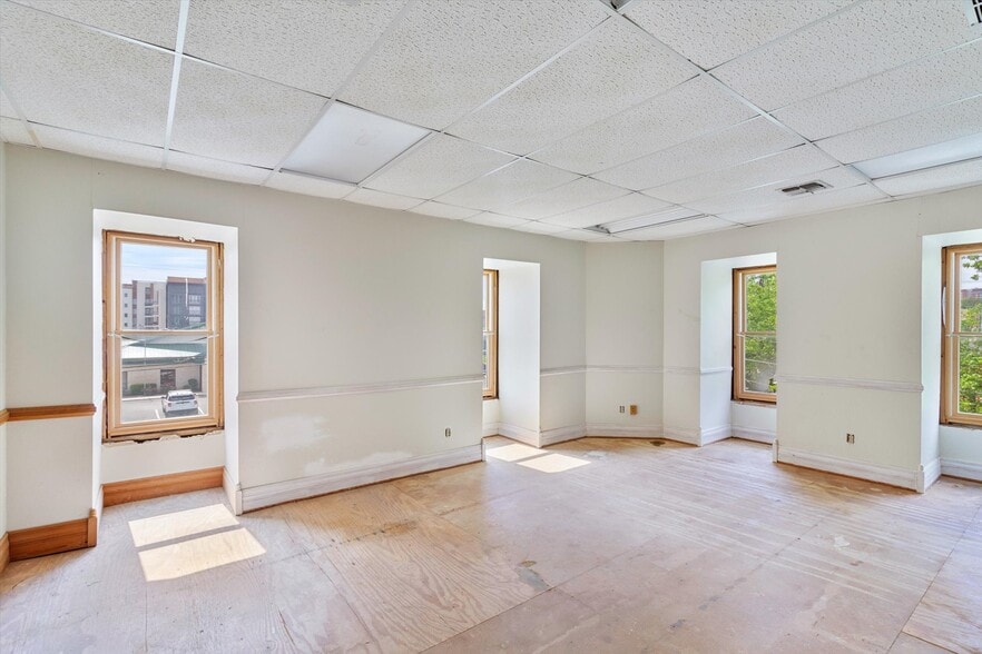 More Photos Of 321 L B J dr, San Marcos Office For Sale