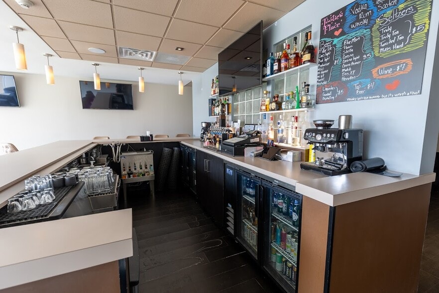 More Photos Of 8905 W Cermak Rd, Riverside Storefront Retail Office For Sale