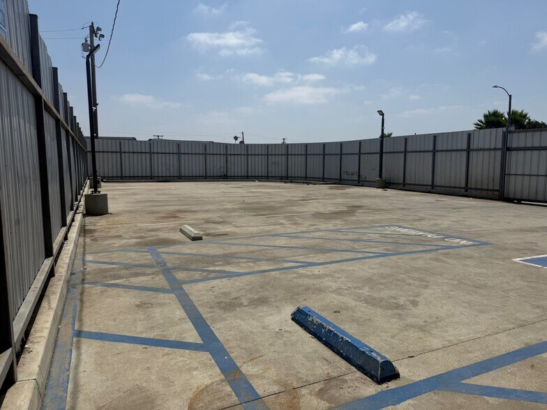 More Photos Of 413 W 131st St, Los Angeles Land For Lease