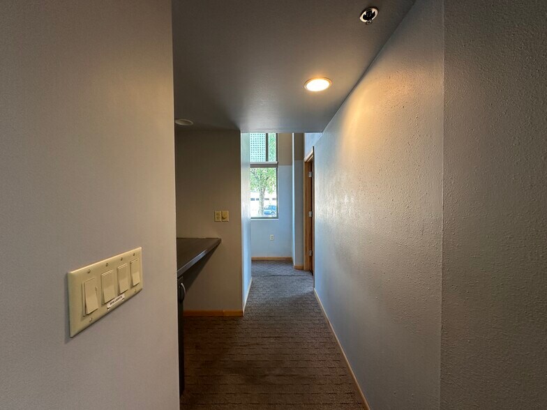 More Photos Of 4 S Linn St, Iowa City Office For Lease