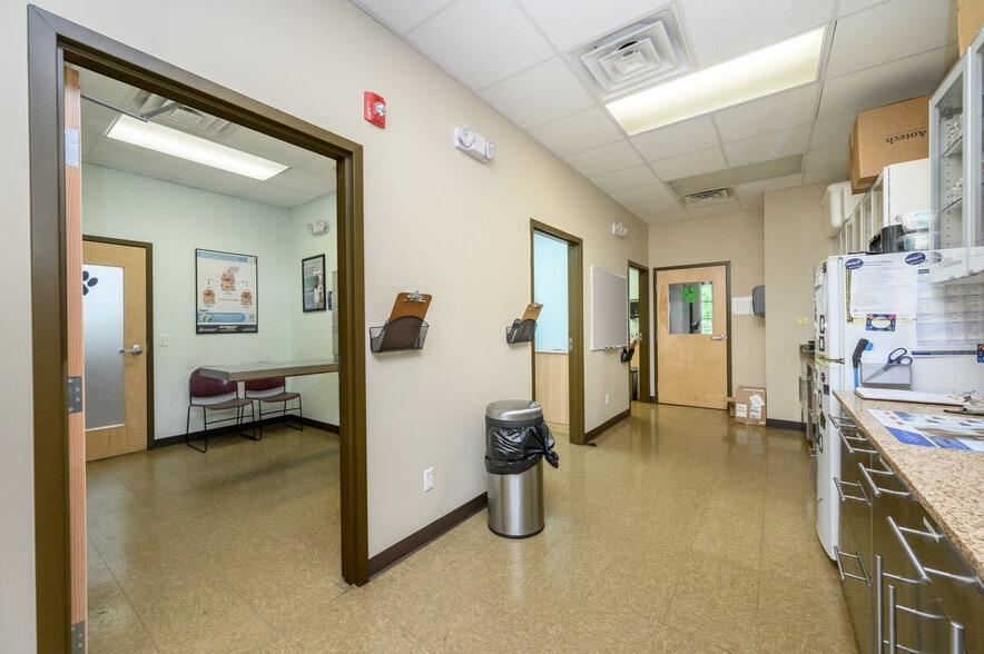 More Photos Of 612 Mount Pleasant Ave, West Orange Veterinarian Kennel For Sale