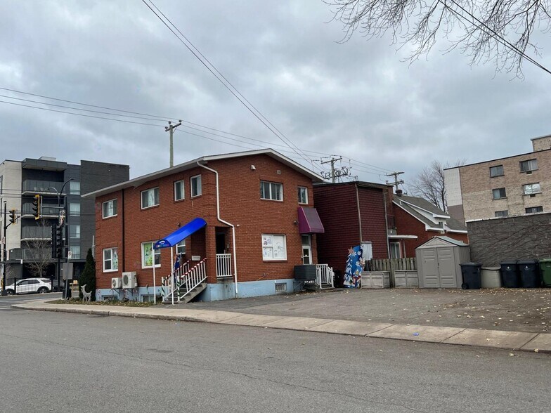 More Photos Of 855 Boul De La Côte-Vertu, Saint-Laurent Daycare Center For Sale