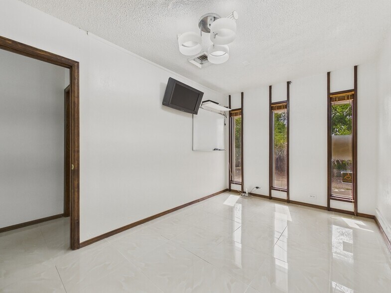 More Photos Of 4219 S Broadway, Englewood Medical For Sale