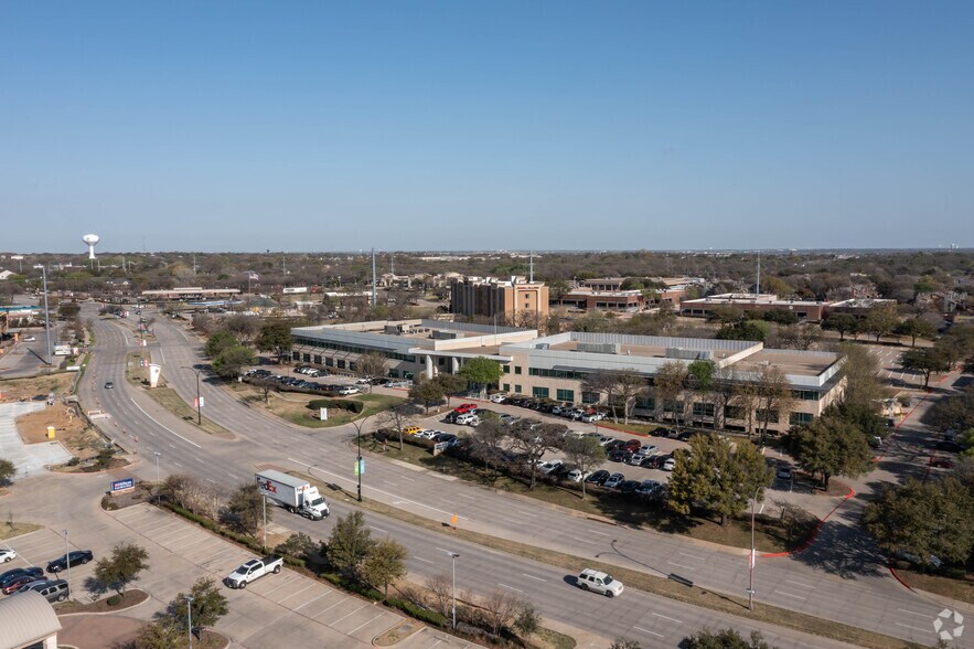 More Photos Of 2201 E Lamar Blvd, Arlington Office For Sale