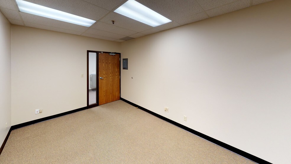 More Photos Of 110-114 S Rum River Dr, Princeton General Retail For Lease