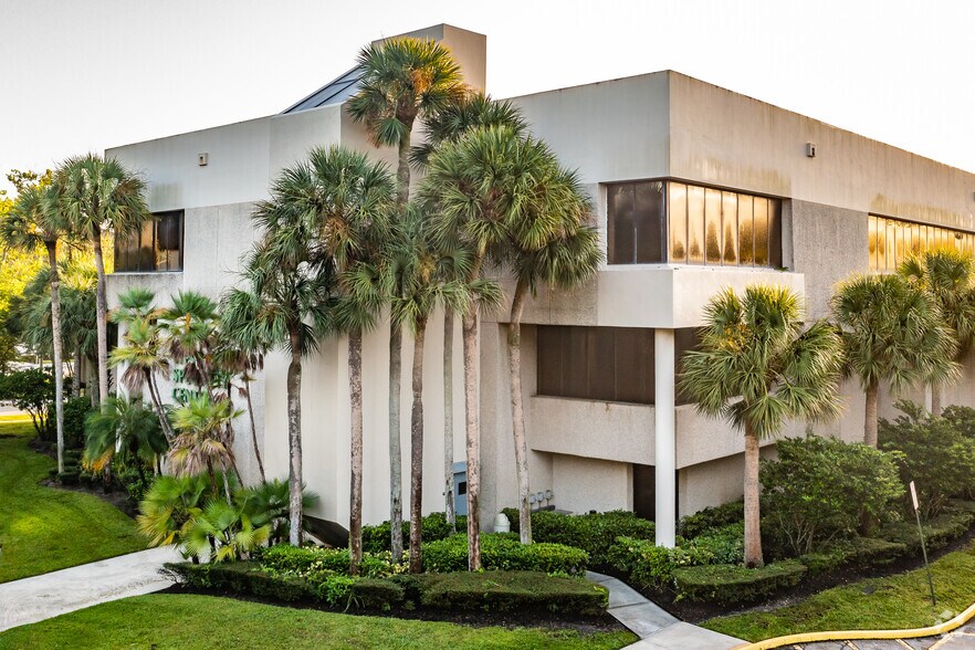 Primary Photo Of 350 N Pine Island Rd, Plantation Medical For Lease