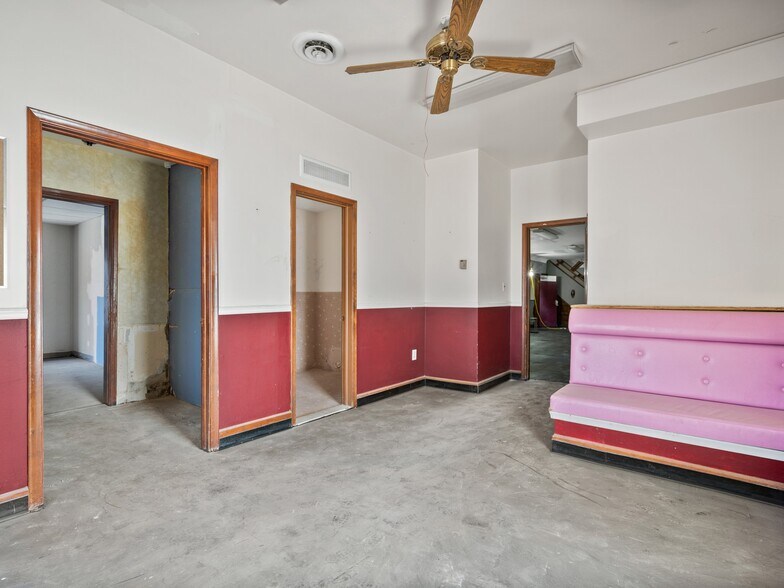 More Photos Of 2670 Chalmers St, Detroit Office For Sale