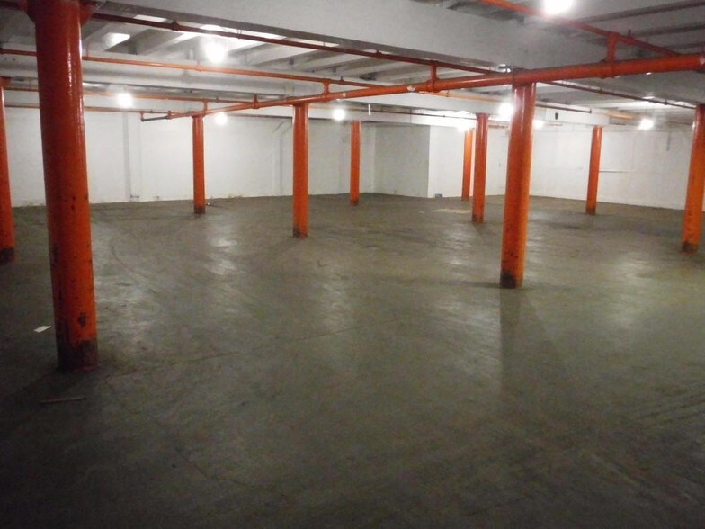 More Photos Of 1306-1310 Clark St, Manitowoc Distribution For Sale