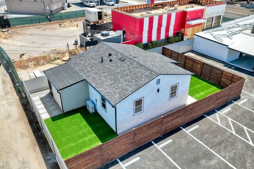 More Photos Of 1045 Main St, Ramona Freestanding For Lease