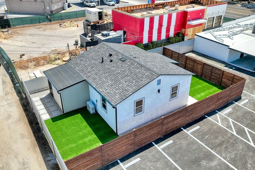 More Photos Of 1045 Main St, Ramona Freestanding For Sale