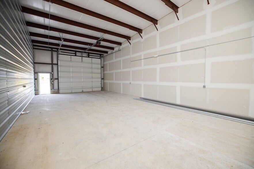 More Photos Of 1532 E Mason Dr, Kechi Self Storage For Sale