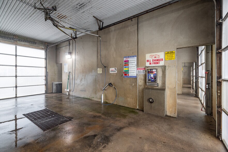 More Photos Of 581 Lester Ave, Onalaska Carwash For Sale