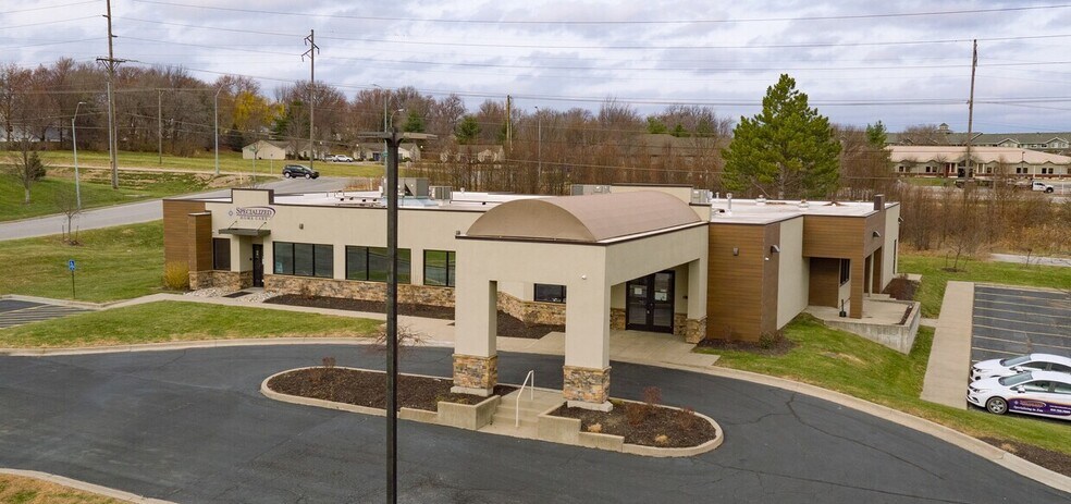 Primary Photo Of 2311 Redwood Ave, Independence Medical For Sale