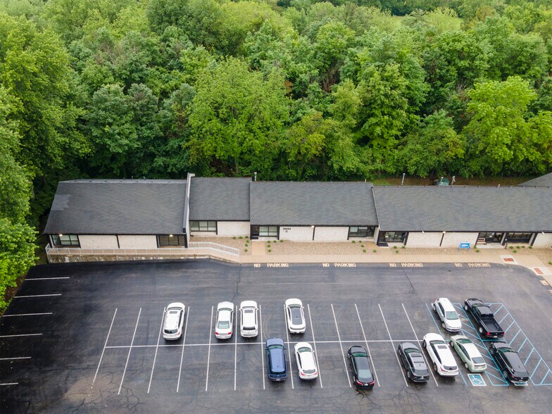 More Photos Of 3834 S Emerson Ave, Indianapolis Office For Lease