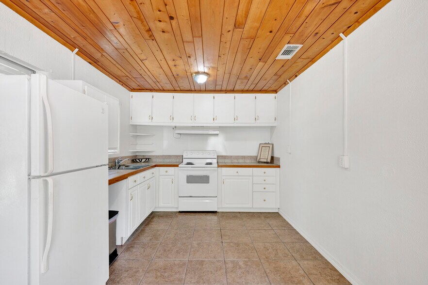 More Photos Of 19205 State Highway 181, Fairhope Office For Sale