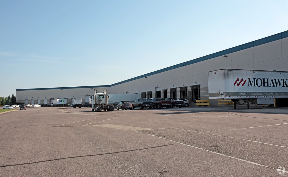 More Photos Of 2331-2373 Waters Dr, Mendota Heights Warehouse For Lease