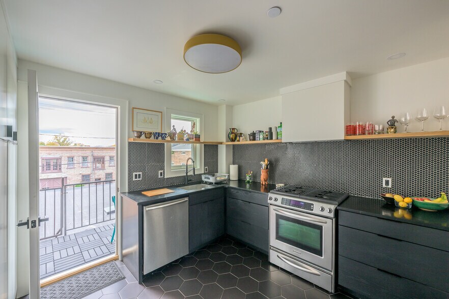 More Photos Of 705 Warren St, Hudson Storefront Retail Residential For Sale