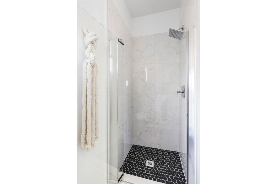 More Photos Of 4363 Eagle Rock Blvd, Los Angeles Multifamily For Sale