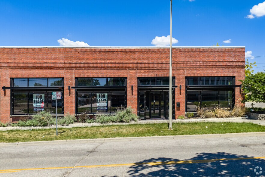 More Photos Of 2414 N St, Lincoln Showroom For Lease