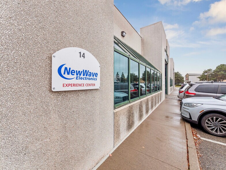 More Photos Of 175 W Beaver Creek Rd, Richmond Hill Light Distribution For Sale