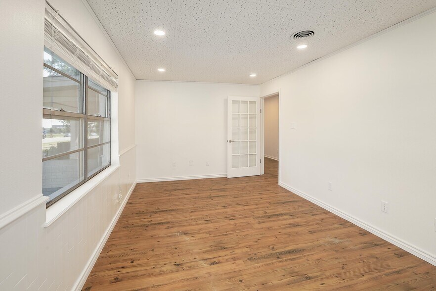 More Photos Of 508 Fm-1460, Georgetown Office For Sale