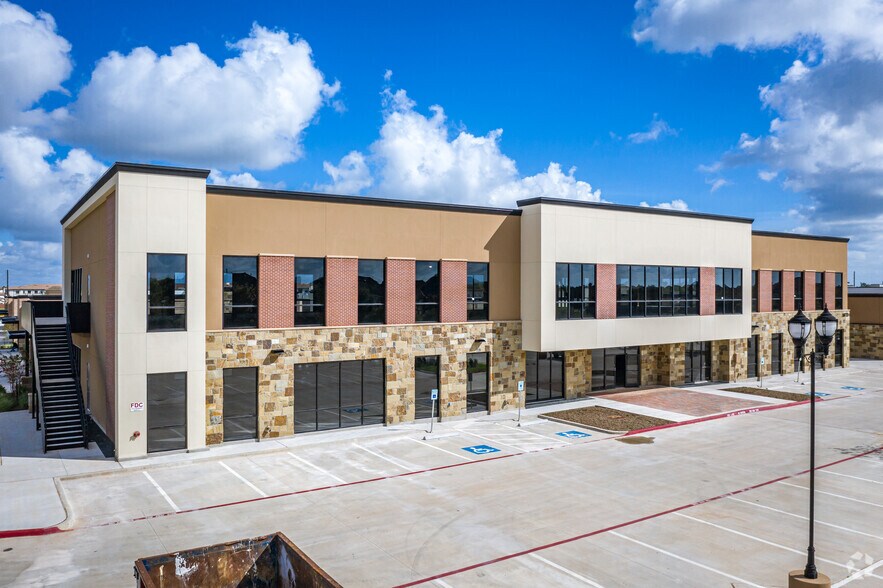 More Photos Of 18722 University Blvd, Sugar Land Unknown For Lease
