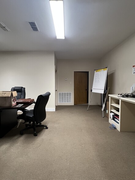 More Photos Of 5505 Linwood Dr, Tyler Warehouse For Sale