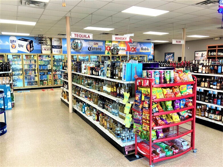 More Photos Of 630 S Lake Dallas Dr, Lake Dallas General Retail For Sale