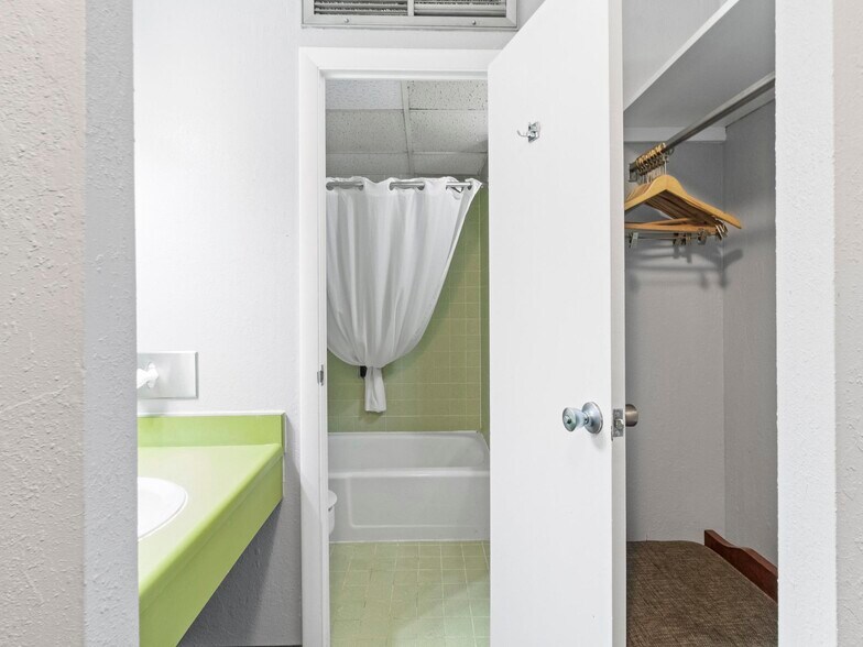 More Photos Of 1020 E US Highway 14-16, Gillette Hotel For Sale