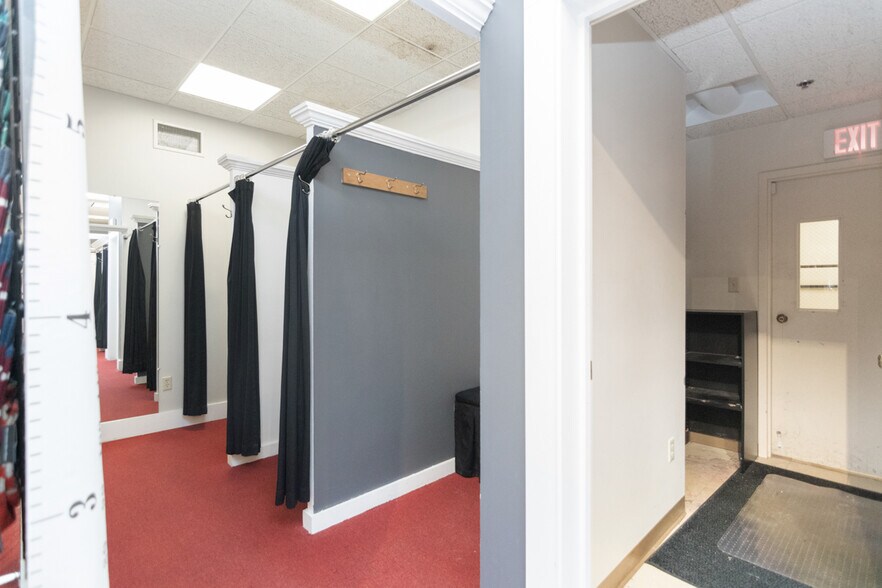 More Photos Of 2415 N Richmond St, Appleton Freestanding For Sale