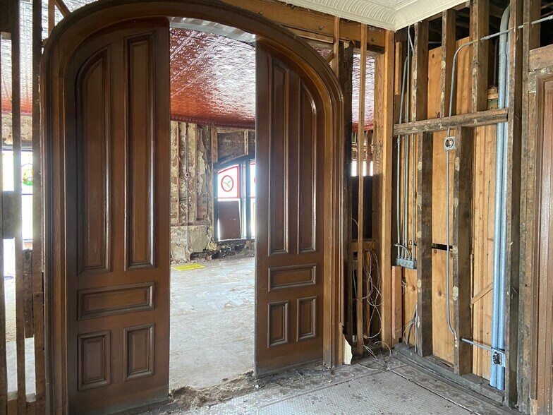 More Photos Of 110 Battle Aly, Holly Storefront For Sale