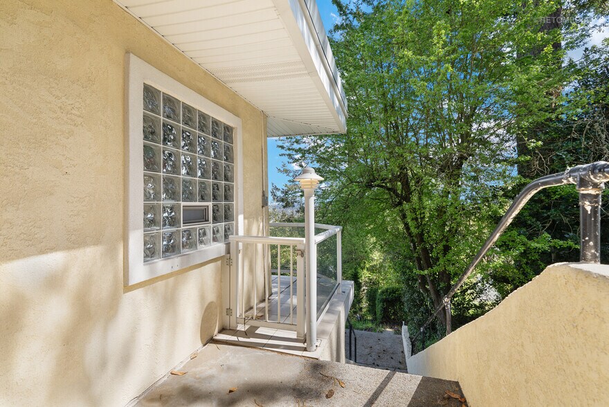 More Photos Of 3020-3024 SW 12th Ave, Portland Apartments For Sale