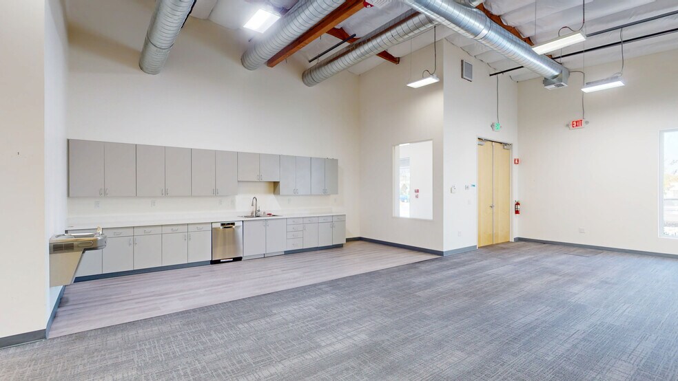 More Photos Of 2569 Wyandotte St, Mountain View Flex For Sale