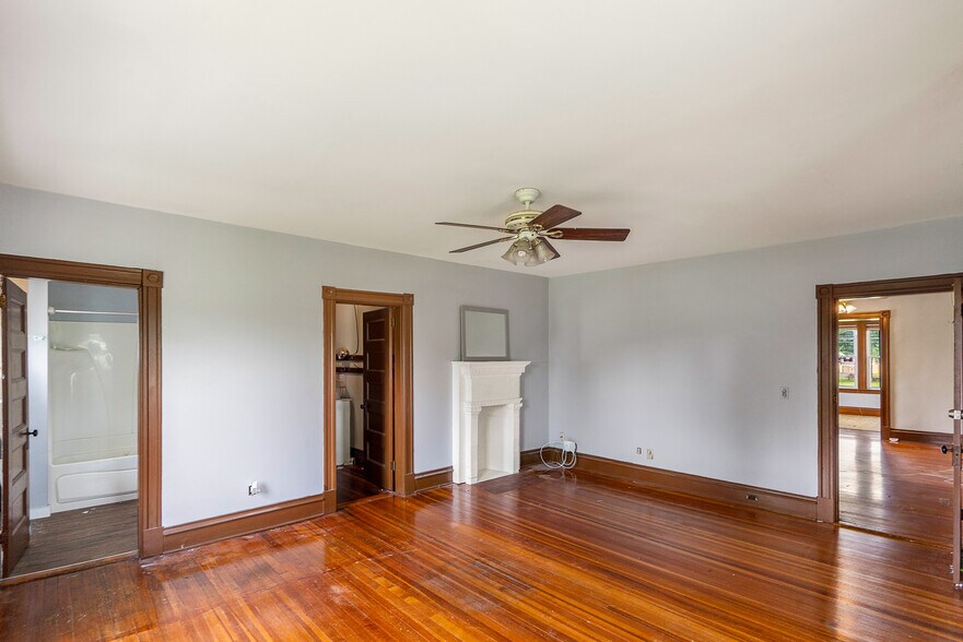 More Photos Of 2665 Boston Tpke, Coventry Funeral Home For Sale